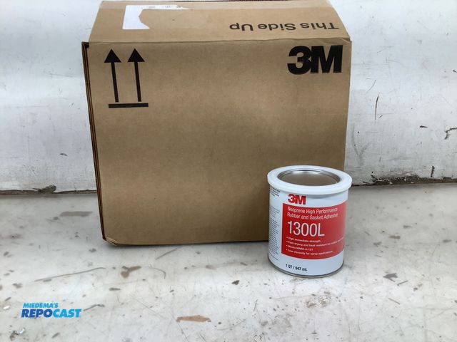 Lot 2-92556 - 4 New 4 QT/cans 3M neoprene high performance rubber and gasket adhesive yellow