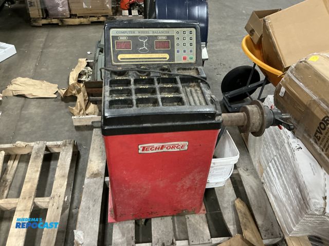 Lot 2-18022 - TechForce WB-1030 Computer Wheel Balancer