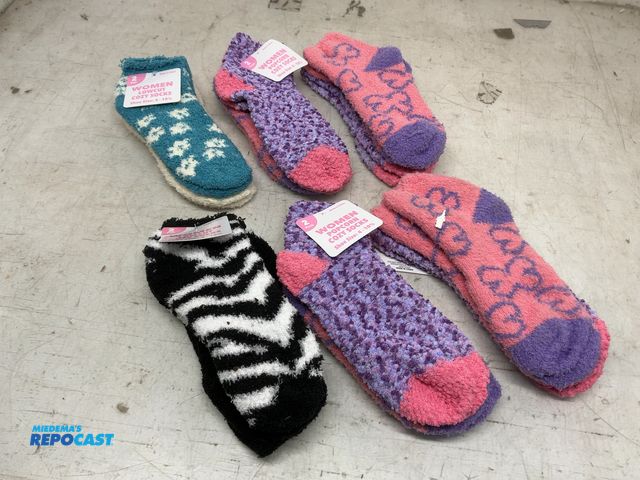Lot 2-35839 - Lot of 12 pairs of women’s cozy socks
