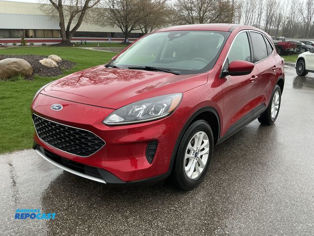 Lot 2-40575 - 2020 Ford Escape SE AWD SUV 4x4