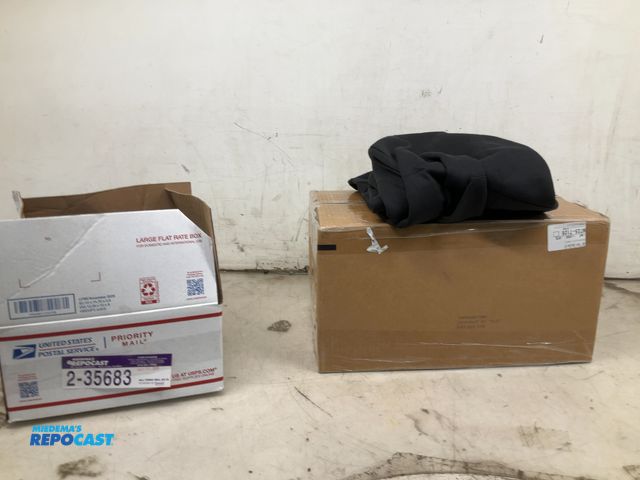 Lot 2-35683 - New Black Sweatshirts with Nike logos on them (not official Nike clothing)