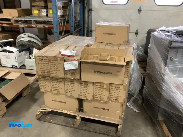 Lot 2-67064 - Skid lot of stationery 80mm prong paper fasteners