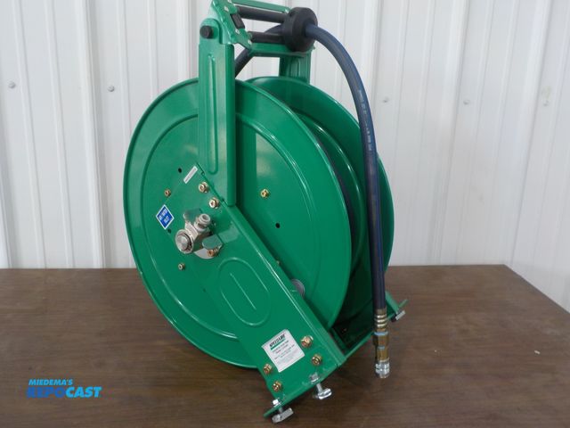 Lot 2-34218 - SpeedAire industrial hose reel. Model 31XG63. 300PSI. Hose length 75ft. Like new.