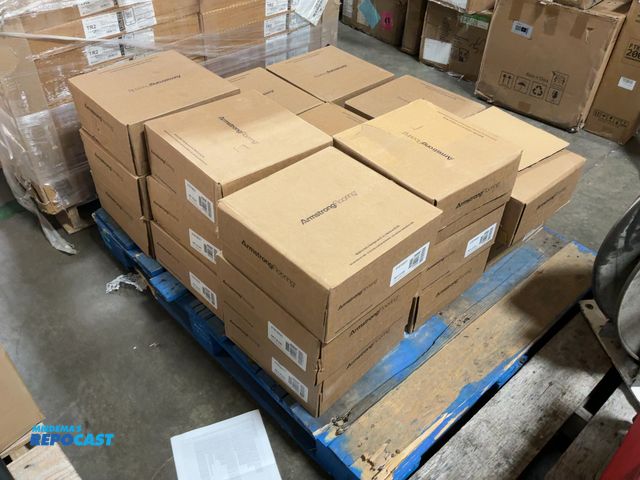 Lot 2-24839 - 22 cases of 45 sq ft per case armstrong vinyl 51810031 M123E 990 sq ft total