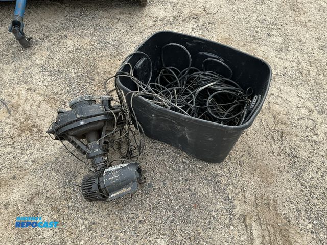 Lot 2-27298 - GeoGlobal Partners 52352 submersible water pump pond fountain, 120V 60Hz 1.5A 130W