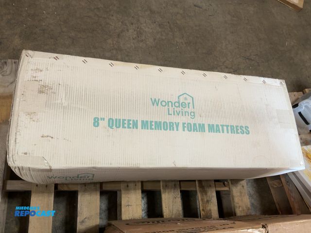 Lot 2-27133 - Wonder living 8” queen sized memory foam mattress, 60” x 80”, WL435108, new in box