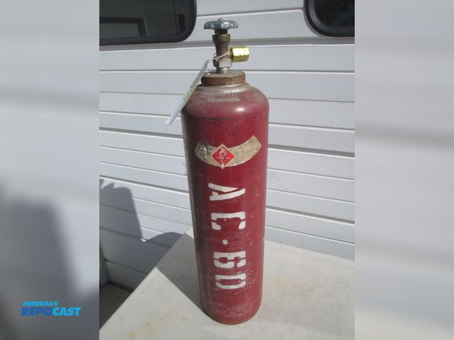 Lot 2-56909 - acetalene empty tank with valve 29" tall
