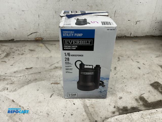 Lot 2-33712 - everbilt submersible utility pump 1/6 HP 28 gal/min removes water down to 3/16”