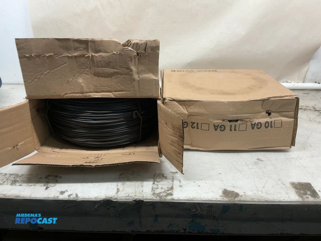 Lot 2-24825 - lot of 2 boxes of 10 gauge annealed automatic baling wire 100 pounds 1350" diameter, 2053 ft