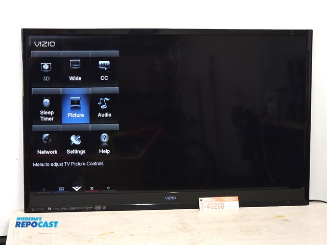 Lot 2-40298 - VIZIO m3d470kde LCD TV 47" LCD TV. working.
