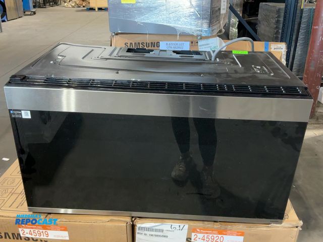 Lot 2-27419 - Scratch & Dent Samsung ME21DG6700SRAA Microwave Oven