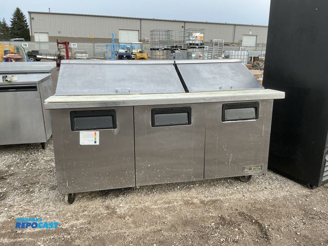 Lot 2-19731 - TSSU-72-30M-B-ST True 3 door refrigerator