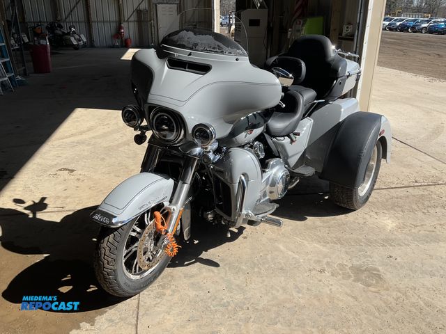 Lot 2-41939 - 2024 Harley Davidson TRIKE TRI GLIDE ULTRA FLHTCUTG Touring