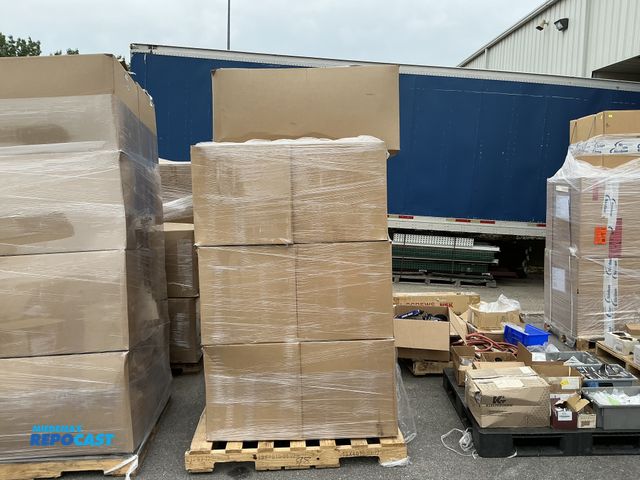 Lot 2-24732 - (7 boxes) of 14.25"x30"+1" Lip &amp; Tape 3/16" Bubble Bags, 50 per box