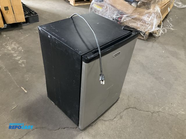 Lot 2-33067 - Electric Free Standing Emerson CR280 Mini Refrigerator