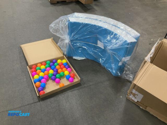 Lot 2-18474 - Lot of (1) Foam Play Mat/Ball Pit, model FHq0127BL, includes box of balls