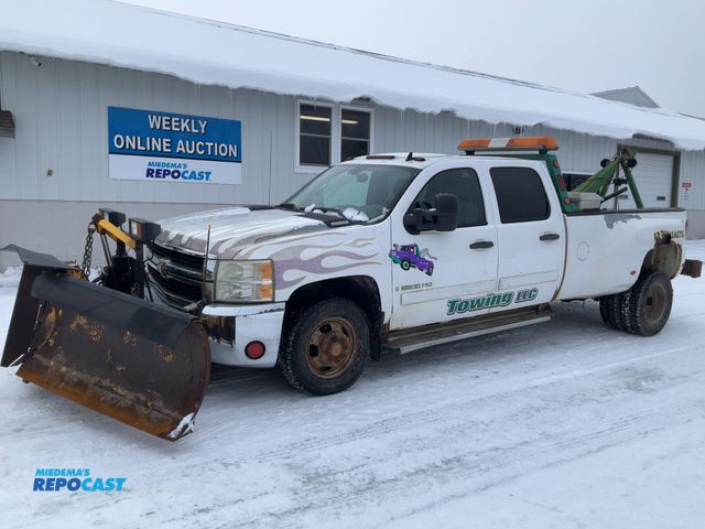 Lot 2-60881 - 2008 Chevrolet Silverado 3500 HD Tow Truck Pickup Truck 4x4