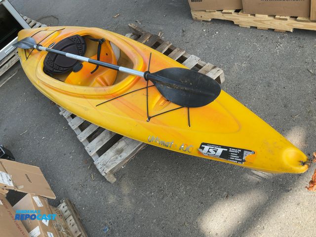 Lot 2-64350 - Pelican canoe 1 seater -yellow