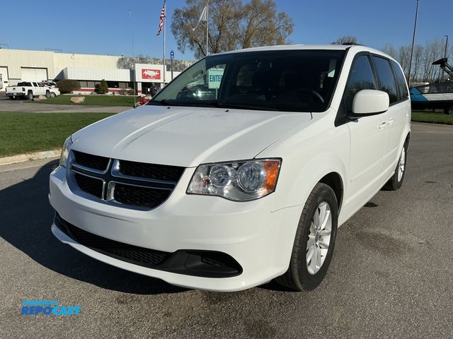 Lot 2-79719 - 2016 Dodge Grand Caravan SXT Mini Van FWD