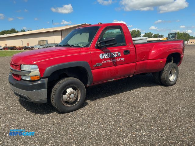 Lot 2-40425 - 2001 Chevrolet Silverado 3500 Dually Regular Cab Long Box Pickup Truck 4x4