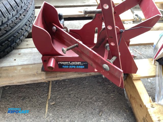 Lot 2-tbd - utility trailer powerlock mower and wheel pivot lock