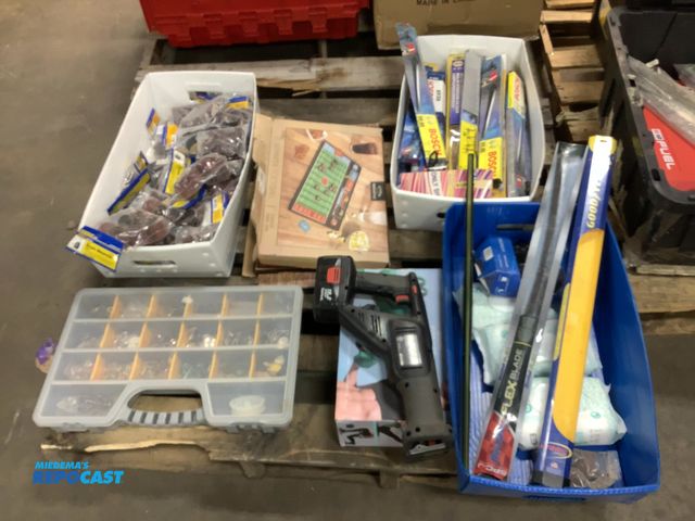 Lot 2-33184 - Skid lot of items including upper body workout kit craftsman reciprocating saw drum sleeves playmake...