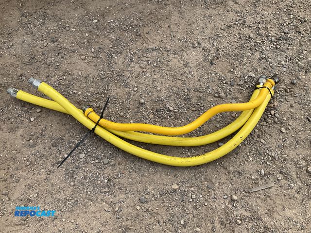 Lot 2-62772 - 3 pieces of 3/4" gas hose