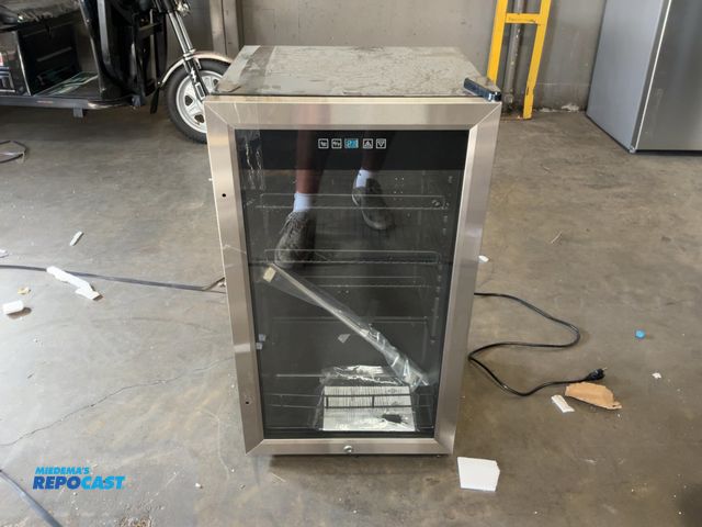 Lot 2-67702 - Scratch & Dent Vinotemp VTBC108L01SS 108-Can Single-Zone Beverage Cooler