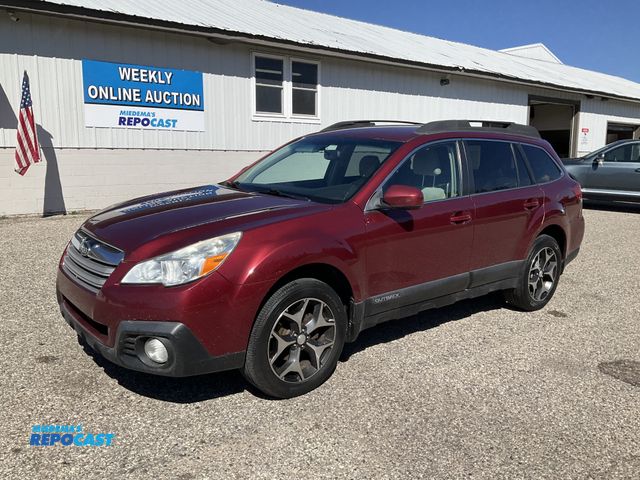 Lot 2-61521 - 2013 Subaru Outback SUV AWD