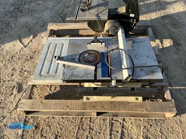 Lot 2-13651 - Delta 36-550 10-inch portable/contractor-style table saw