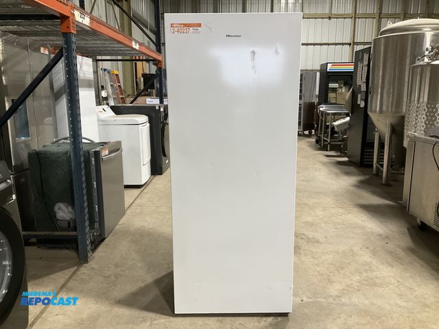 Lot 2-40237 - Scratch & Dent Electric Free Standing Hisense CFU14N6AWE 13.6 cu. ft. Garage Ready Frost Free Conver...