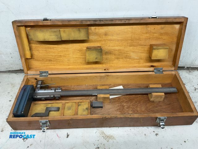 Lot 2-19465 - Vernier Height Gauges Adjustable Main Scale Type