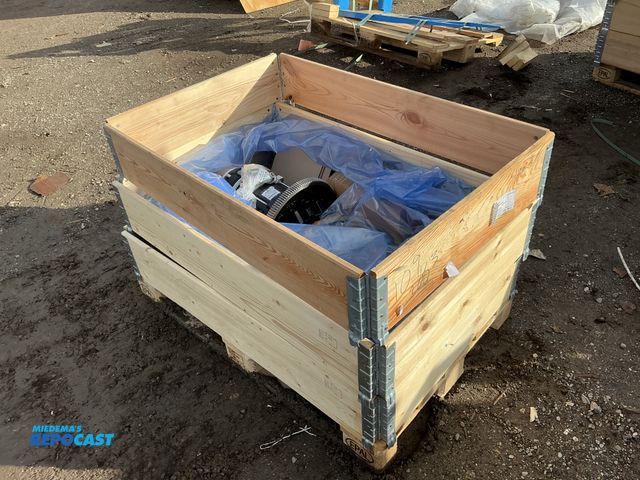 Lot 2-69735 - SCHABMÜLLER 50100018 3-phase AC geared electric drive motor