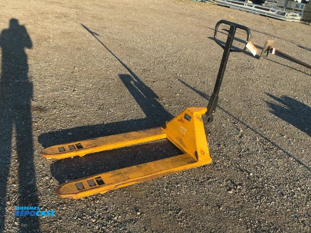 Lot 2-40682 - Used Pallet Jack, 2500kg Max Capacity, 27"x48" fork area, Works