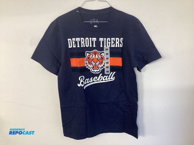 Lot 2-92922 - New Detroit Tigers Baseball T-shirt. By CSA. Genuine MLB Merchandise. Size Medium