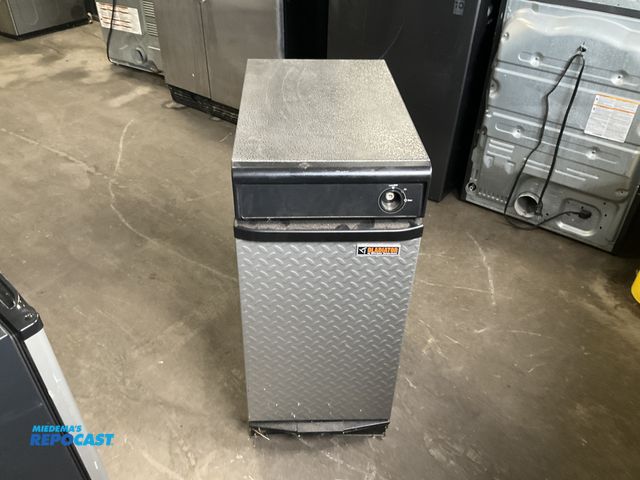 Lot 2-33772 - Gladiator GACP15XXMG4 heavy-duty portable garage trash compactor.