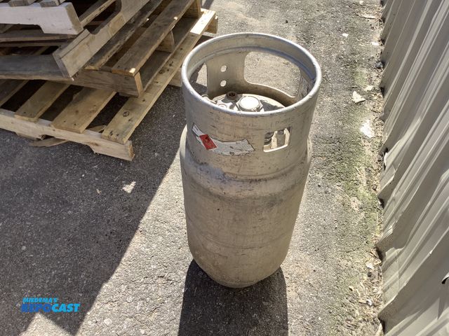 Lot 2-76673 - Steel 33.5 empty forklift propane tank