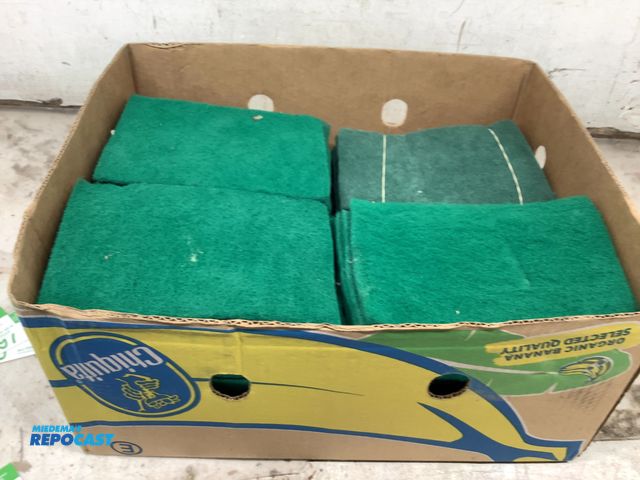 Lot 2-62903 - lot of (90) 6" x 9" 3m style green scuff pads