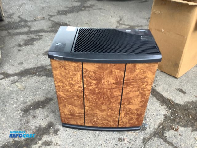 Lot 2-32804 - Aircare H12400HB Humidifier