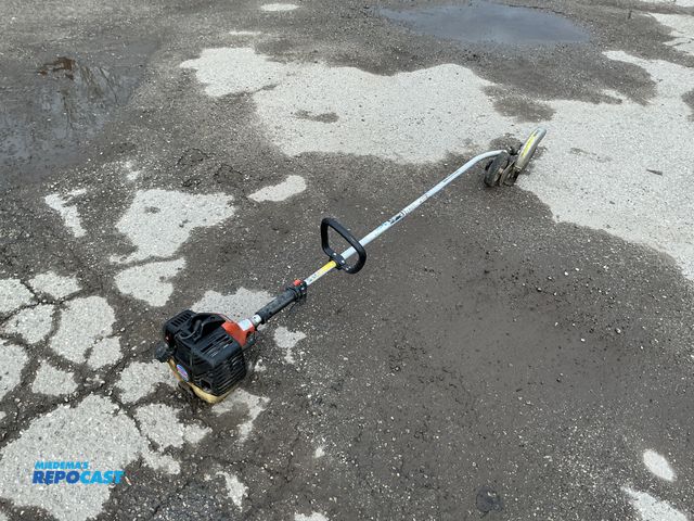 Lot 2-93535 - Tanaka power equipment TPE-260PF edger.