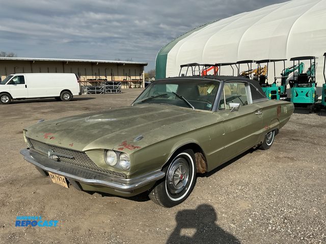 Lot 2-30046 - 1966 Ford Thunderbird Town Hardtop Coupe RWD