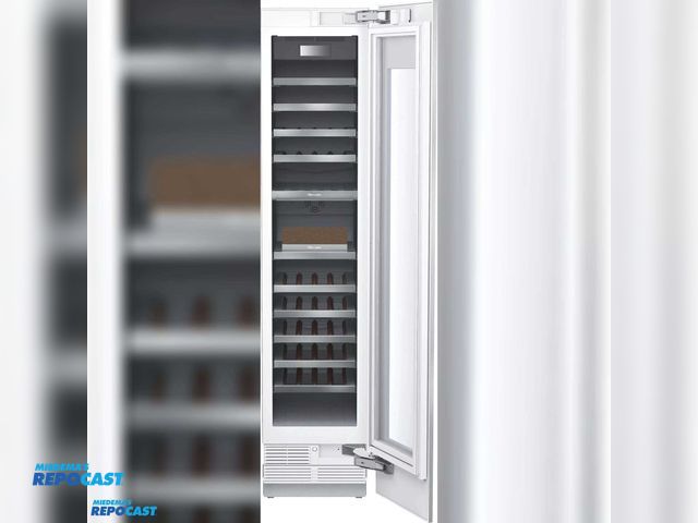 Lot 2-40490 - Thermador T18IW Wine Storage Compartment