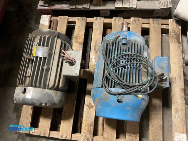 Lot 2-11178 - Lot of (2) electric motors 1- baldor M4103T230v 1- motor OAM unknown model