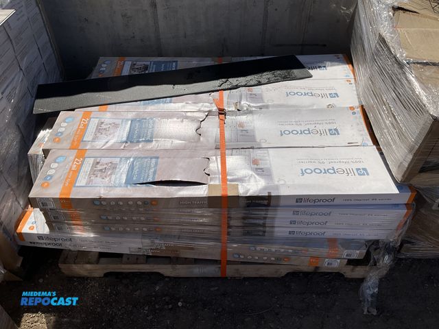 Lot 2-33393 - Approx. (24) boxes of LifeProof High Traffic Rigid Core Vinyl Plank Flooring Spring Park Oak - 7 PLA...