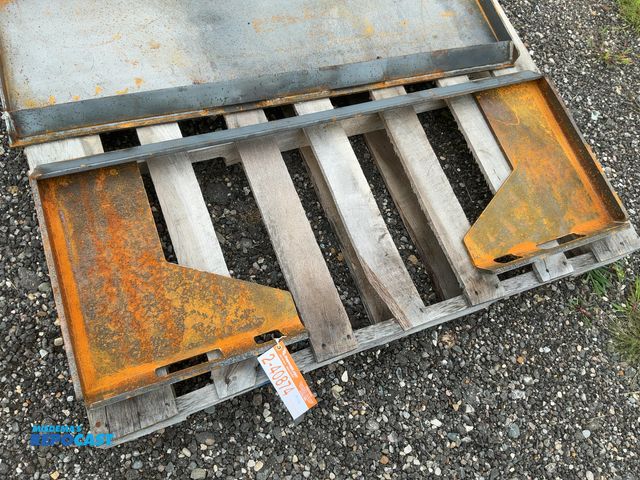 Lot 2-40874 - New Wolverine Skid Steer Quick Attach Mounting Plate, approx. 3/8" thick