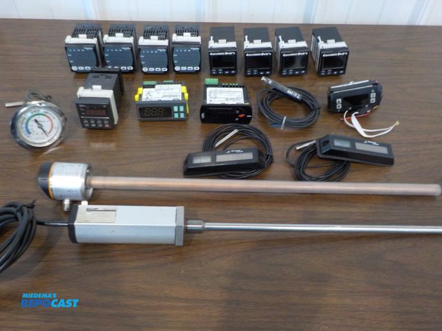 Lot 2-23631 - (17) electrical temp controller/regulation units - red lion, schneider, efector, balluff brands