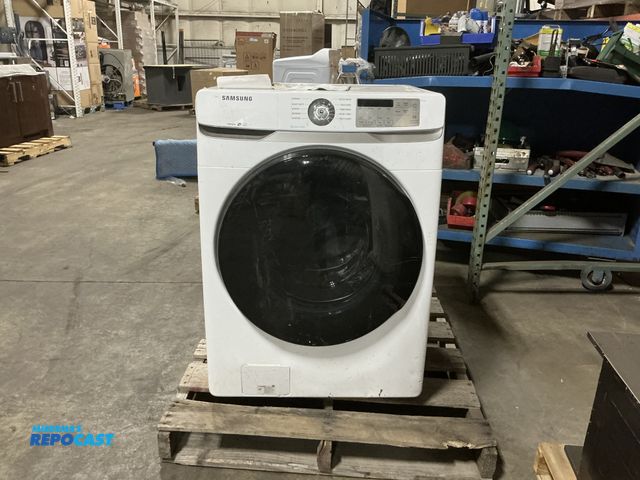 Lot 2-74587 - Electric Samsung WF45R6100AW Washer