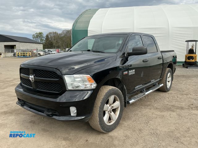 Lot 2-70300 - 2014 Ram 1500 Tradesman Crew Cab SWB 4WD Crew Cab Standard Box Pickup Truck 4x4