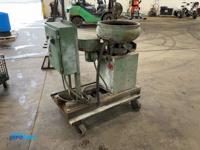 Lot 2-33193 - UltraMATIC Model VB1.5 Vibratory Bowl Parts Finisher, 220 volt 3 phase, 1hp, top of bowl is approx. ...