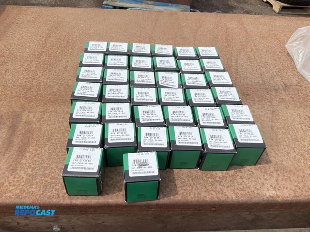 Lot 2-34851 - (38) boxes of 10-14 x 1/2 stainless steel Phillips head screws, 25 screws per box, unused